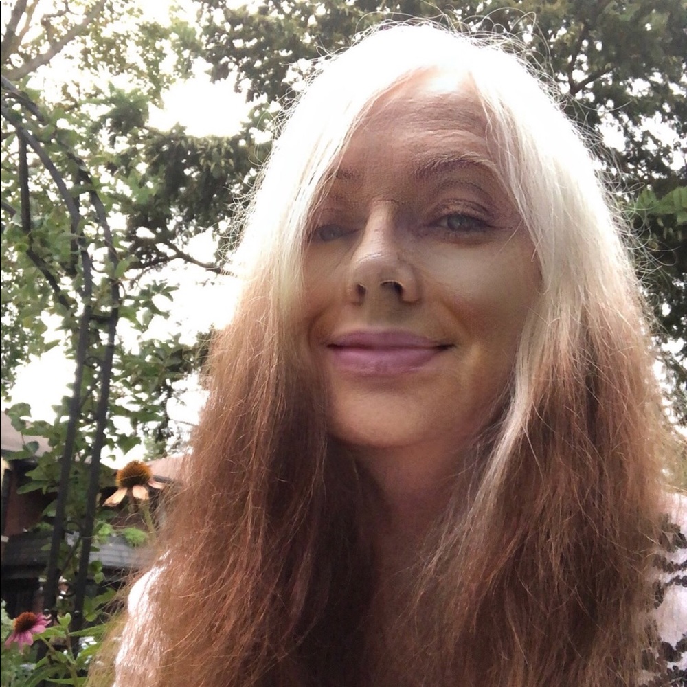 Meet your Posher, Elizabeth